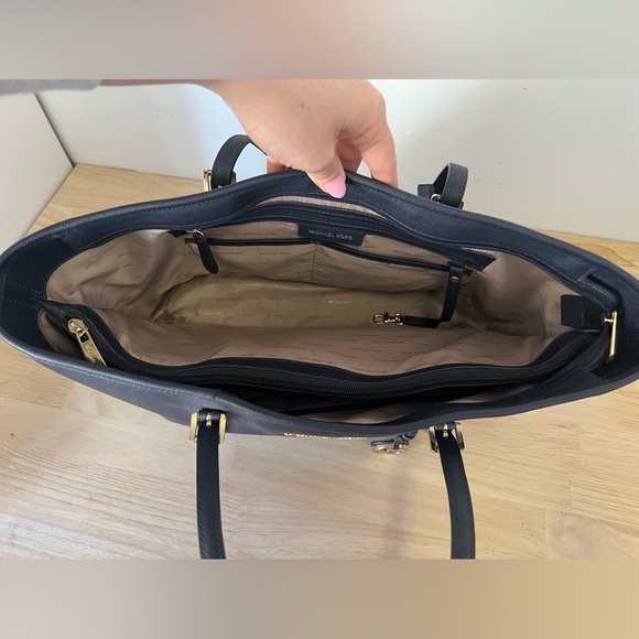 Navy Blue Michael Kors‎ Jet Set Travel Tote - Picture 7 of 14